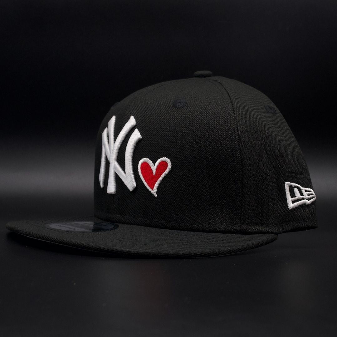 NY YANKEES.HEARTS WS SNAP BACK